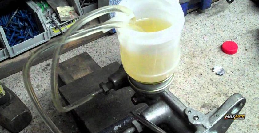 how to bleed a clutch master cylinder