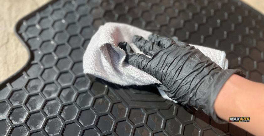 how to clean rubber floor mats in car
