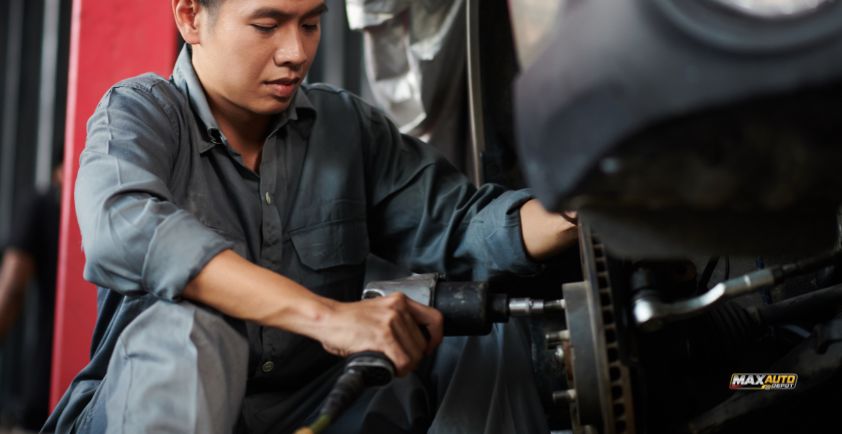 how to remove a rounded off lug nut