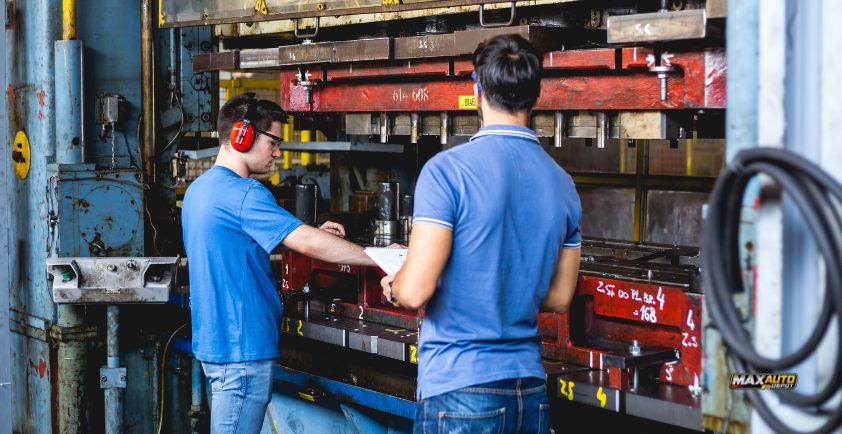 role of hydraulic presses in garages