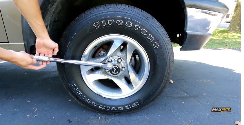 can you use a torque wrench as a breaker bar
