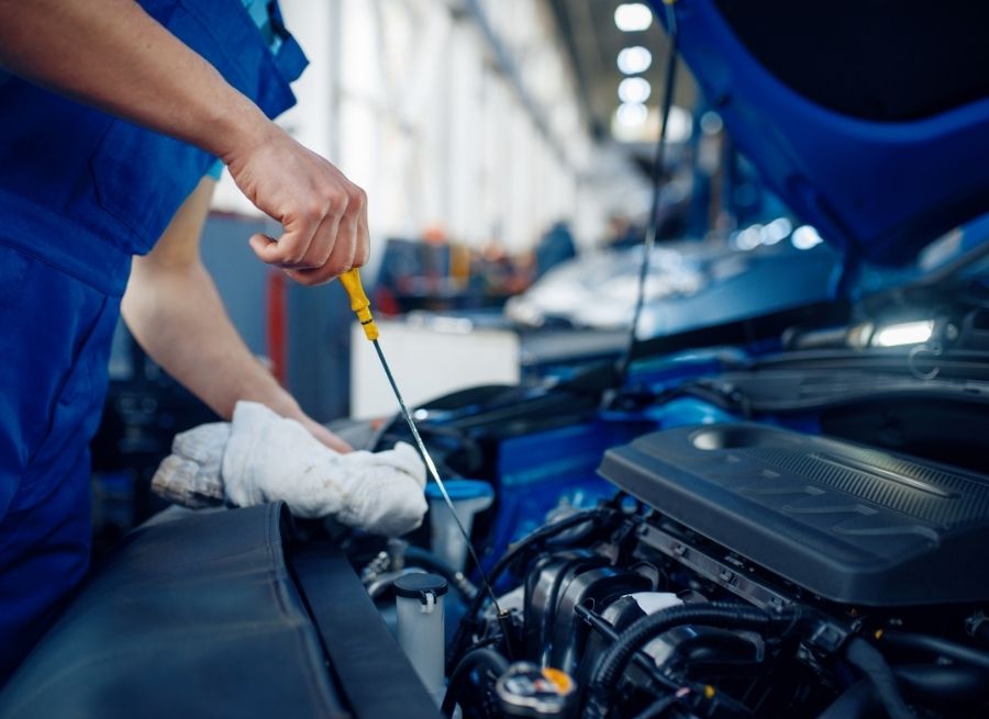 can engine light come on if oil is low