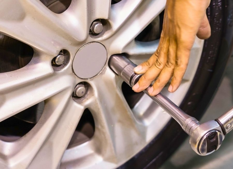 How To Check And Maintain Lug Nut Tightness